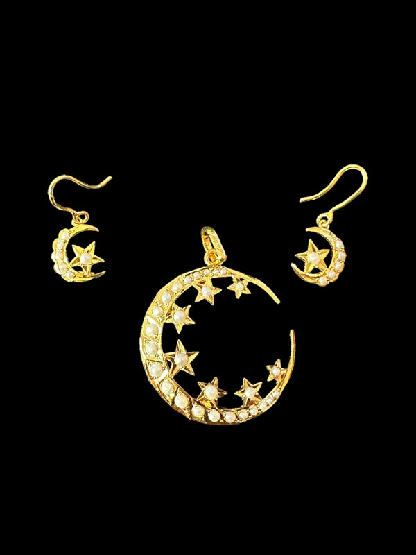 Gold plated silver pendant set in fresh water pearls ( READY TO SHIP )