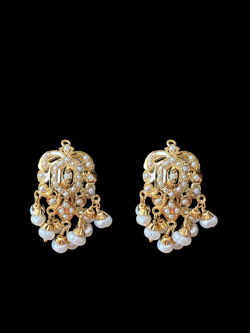 Gold plated jadau silver pendant set in fresh water pearls  ( READY TO SHIP )