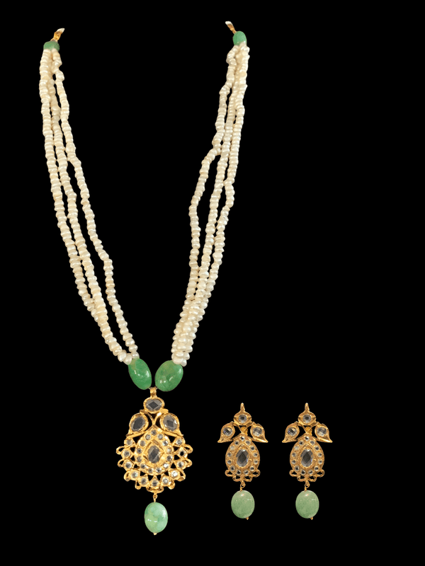 Jugni pendant set in gold plated silver