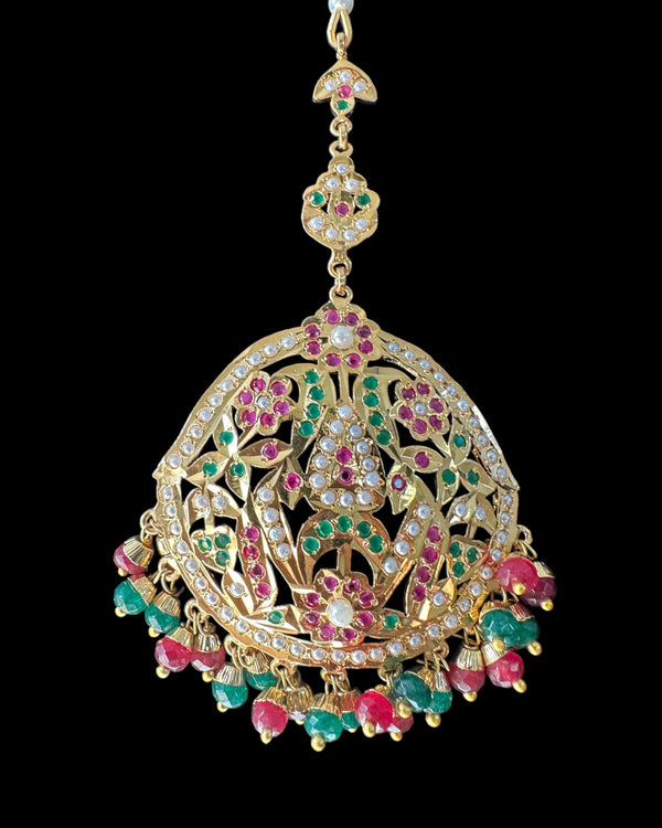 DJTK367 Samra Punjabi Ruby emerald Pearl Tika – Gold-Plated Bridal Headpiece with Shell Pearls ( READY TO SHIP )