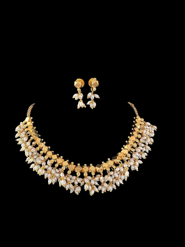 DNS148 gold plated necklace with pearls ( READY TO SHIP )