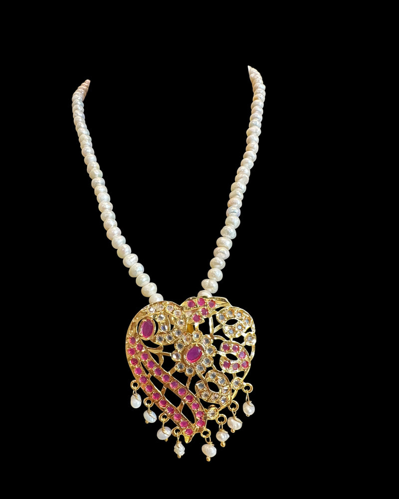 Akriti Pendant  set in  Freshwater Pearl ( READY TO SHIP )