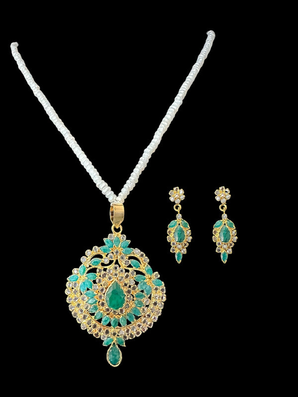 PS383 Gold plated emerald pendant set with fresh water pearls ( READY TO SHIP)