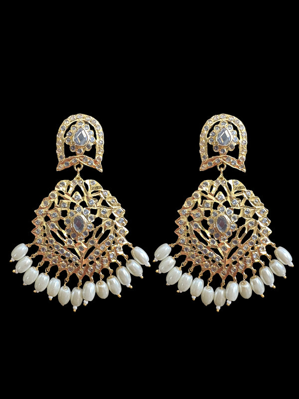 DER611 Jiera earrings in pearls  (  READY TO SHIP )