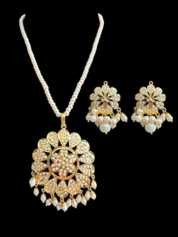 PS376 Kavya pendant set in pearls   ( READY TO SHIP)