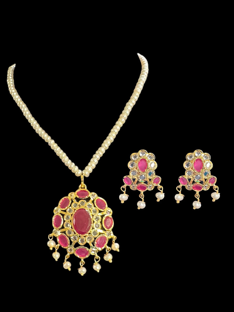 PS396  Gold plated pendant set with earrings in fresh water pearls ( READY TO SHIP )