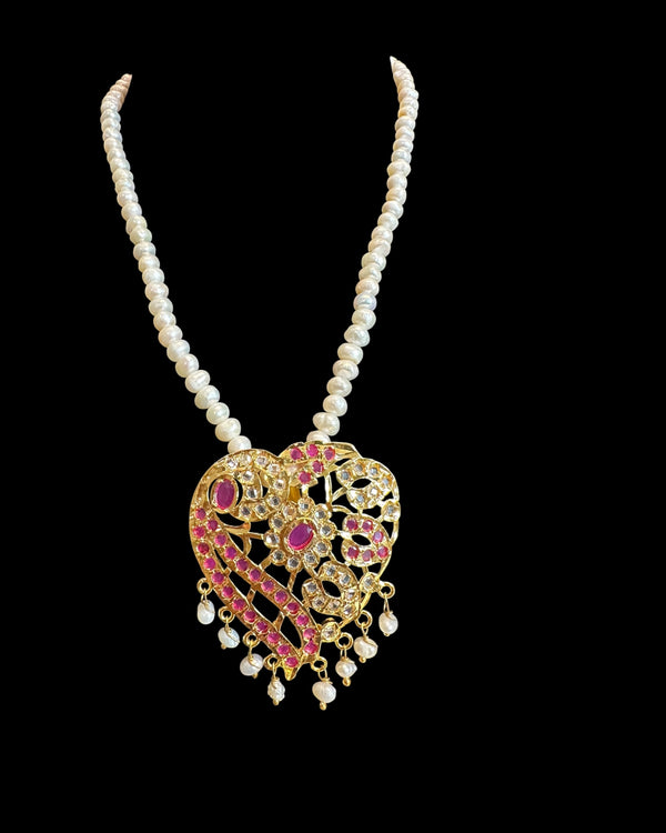 Akriti Pendant  set in  Freshwater Pearl ( READY TO SHIP )