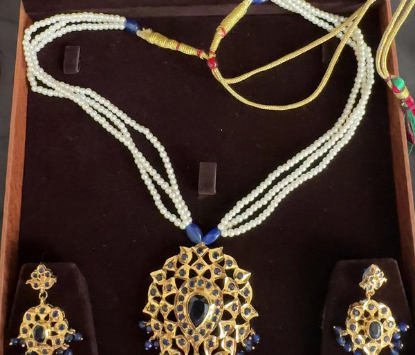 PS555 Elena pendant set with pearls and blue stones ( READY TO SHIP )