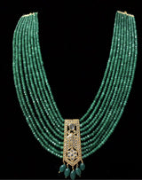 LN29 Indu long green beads haar (SHIPS IN 4 WEEKS)