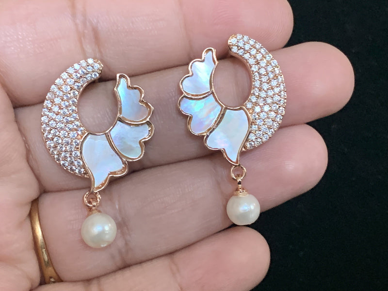 ET527 Mother of pearls earrings( READY TO SHIP) and