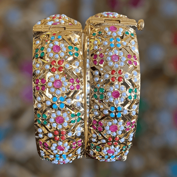 Close-up of our gorgeous Shibra Bangles