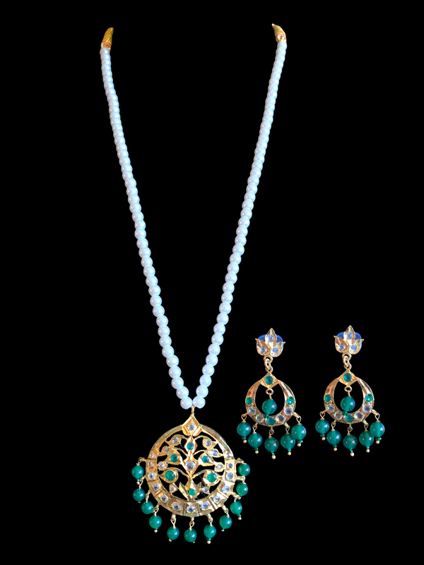 PS436 Gold plated pendant set in green beads ( READY TO SHIP)