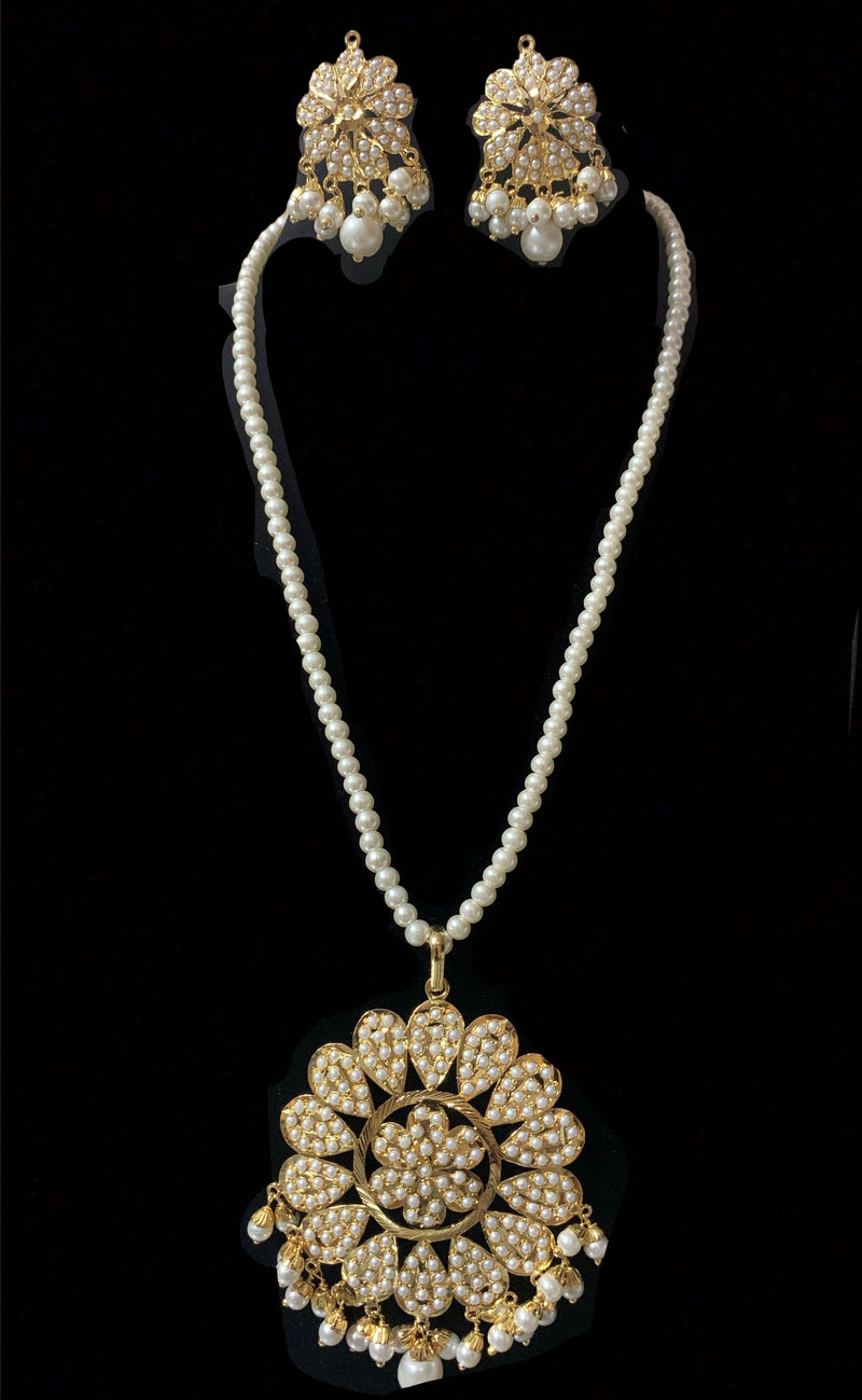 PS8 Kavya pendant set in pearls   ( READY TO SHIP)